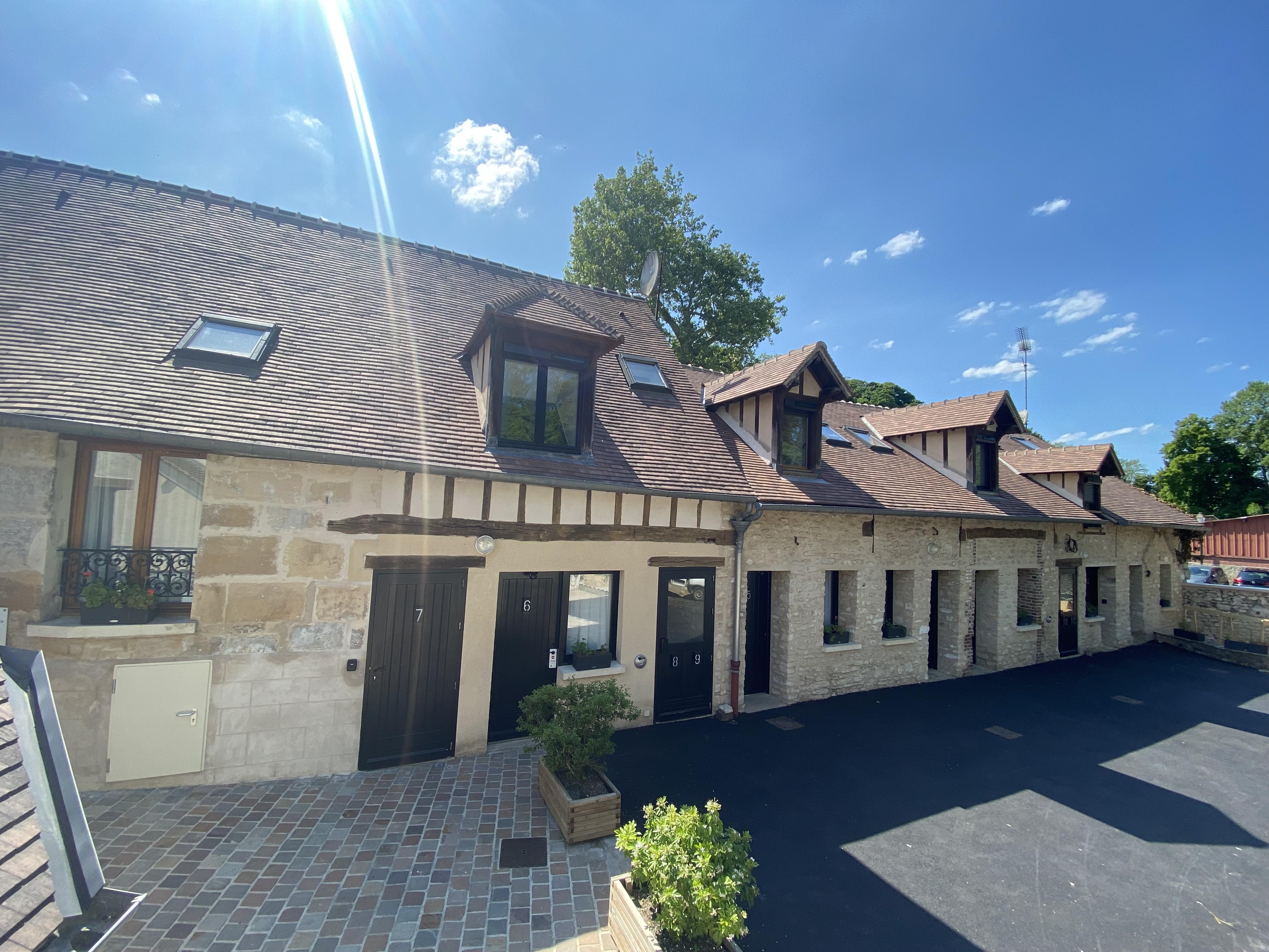 Logis - Hotel & Restaurant Saint Nicolas Chaumont-en-Vexin Eksteriør billede