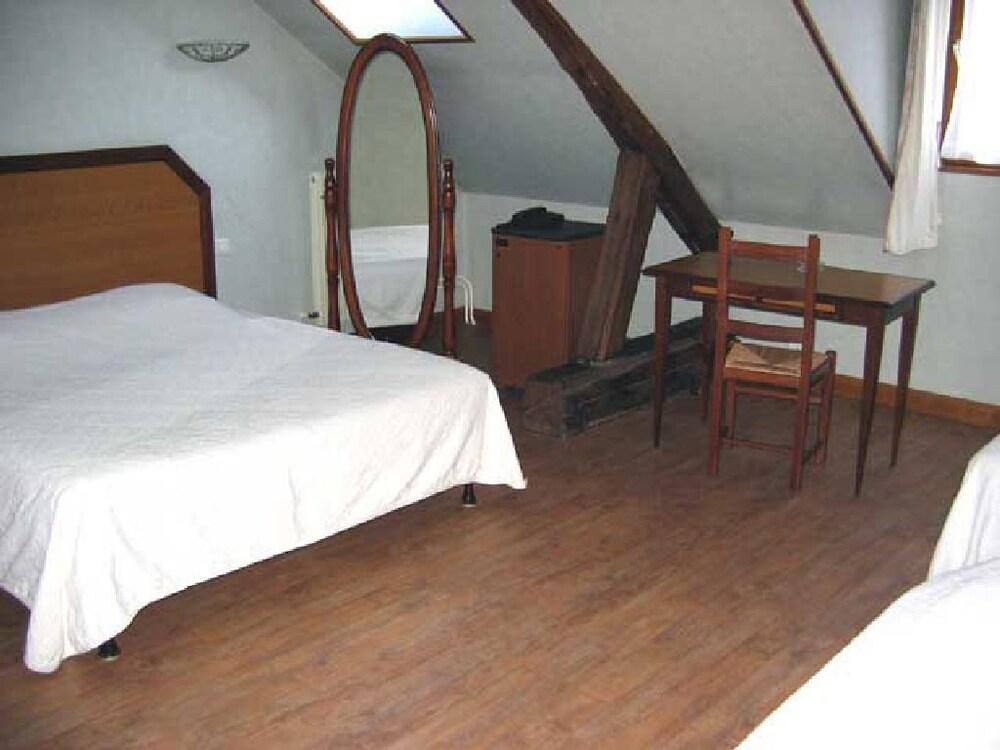 Logis - Hotel & Restaurant Saint Nicolas Chaumont-en-Vexin Eksteriør billede